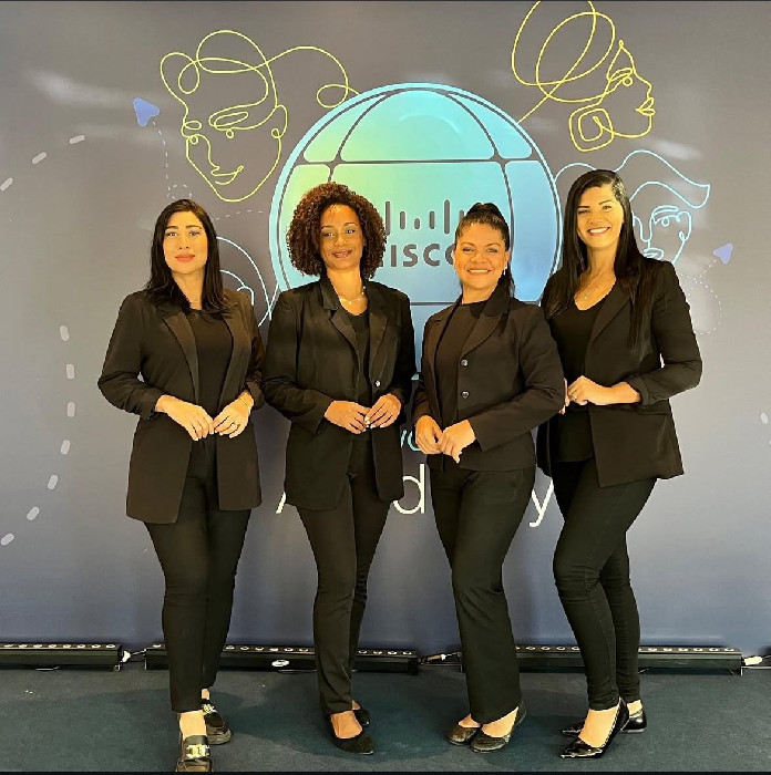 Equipe de recepção em evento corporativo
